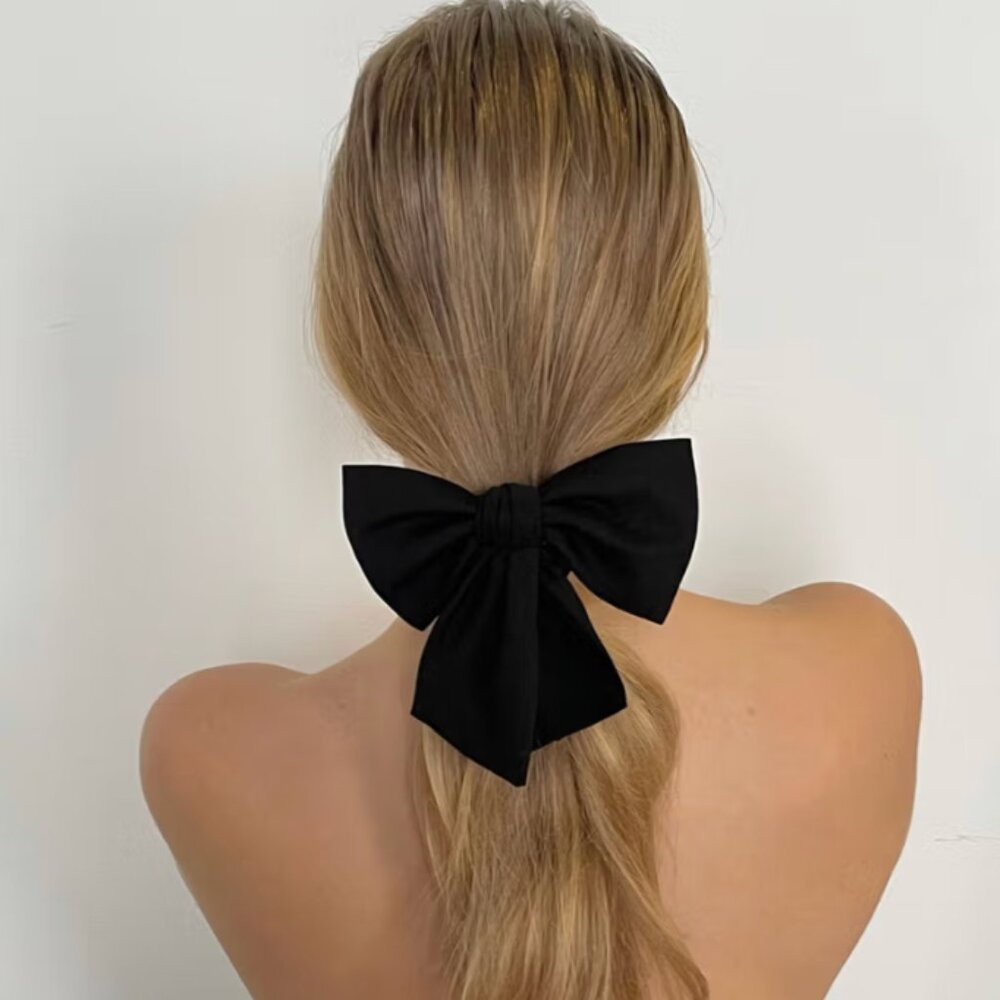 Djerf Avenue Bow Scrunchie in Ash (Black)